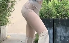 男人一边摸一边在做爽爽的事